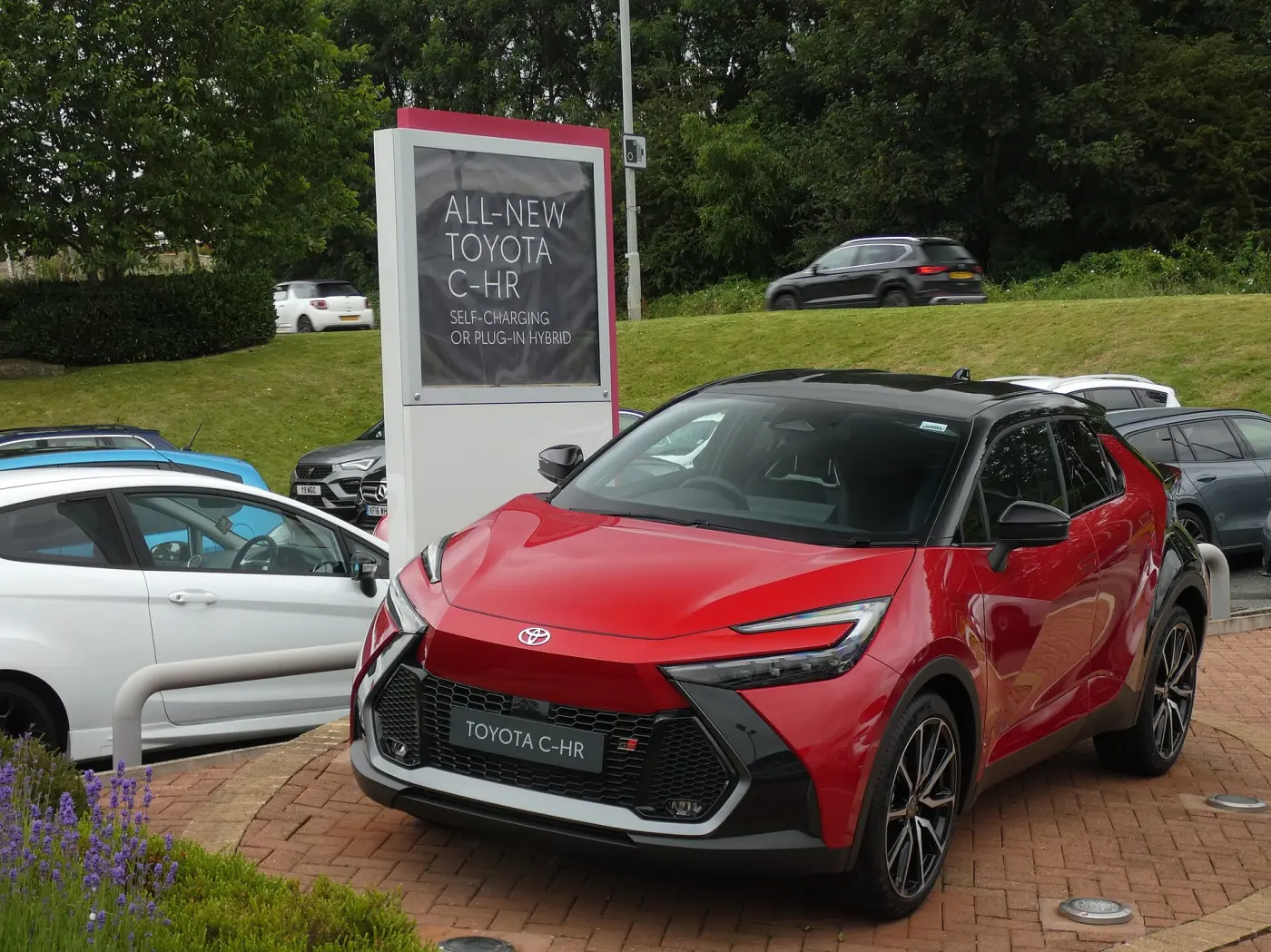 Toyota C-HR 2 (2023 - devam ediyor) görünüm